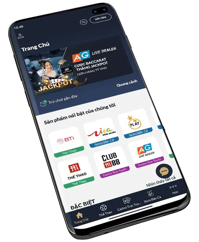 Dealer chuyên nghiệp đang chia bài trực tuyến
